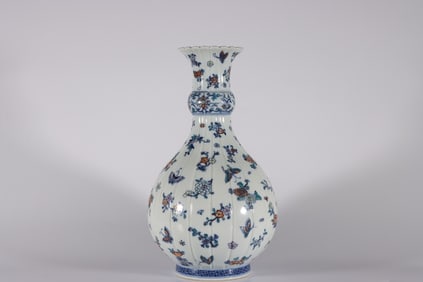 An Exquisite Doucai Flower and Butterfly Pattern Vase