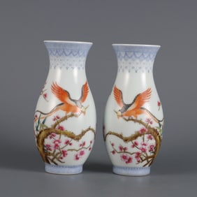 A Pair of Exquisite Enamel Flower and Bird Pattern with poem Vase