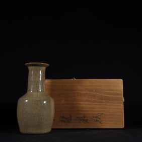 An Exquisite Guan yao Yellow Glazed Vase