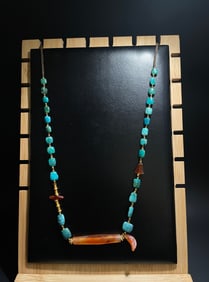 An Exquisite Agate Inlaid Turquoise Necklace