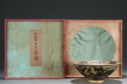 An Exquisite Blue and White Flower and Fruit Pattern Dragon Pattern Bowl