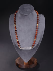 An Exquisite Crystal Inlaid Agate Necklace