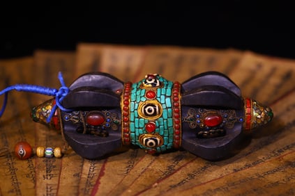 An Exquisite Stone Inlaid Gems Ornament