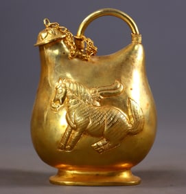An Exquisite Gilt Bronze Horse Pattern Ewer