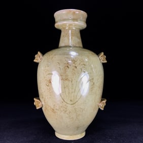 An Exquisite Yue yao Flower Pattern Vase