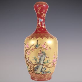 An Exquisite Enamel Flower and Bird Pattern Vase