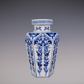 An Exquisite Blue and White Flower Pattern Vase