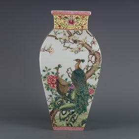 An Exquisite Famille-Rose Lotus Pattern Flower and Bird Pattern with poem Vase