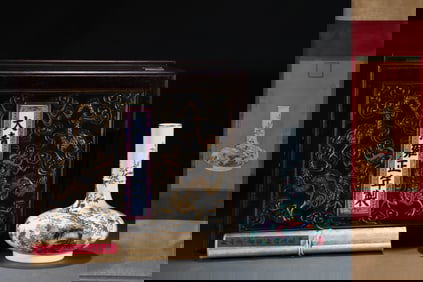 An Exquisite Famille-Rose Painted Gold Flower and Bird Pattern Vase,With Poem,With Vertical Scroll