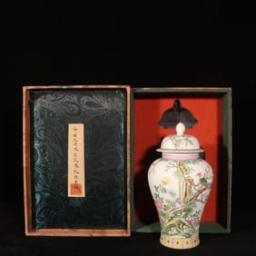 An Exquisite Enamel Flower and Bird Pattern Cover Jar,With Poem