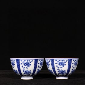 A Pair of Exquisite Blue and White Painted Gold Flower Pattern Cups