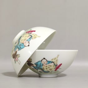 A Pair of Exquisite Famille-Rose Character and Story Pattern Cups