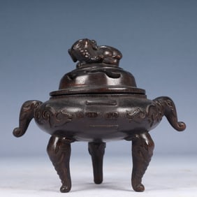 An Exquisite Redwood Chi-Dragon Pattern Elephant-Ears Tripod Censer