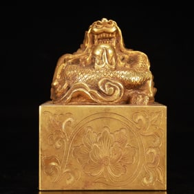 An Exquisite Gilt Bronze Flower Pattern Dragon Seal