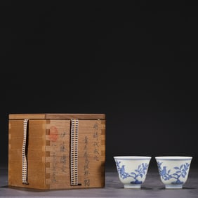 A Pair of Exquisite Blue and White Flower and Bird Pattern Cups