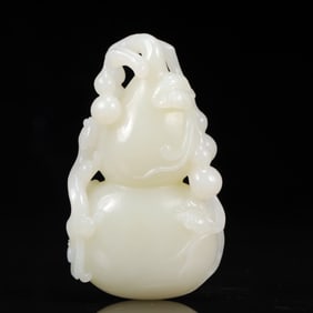 An Exquisite White Jade Gourd-Shaped Ornament