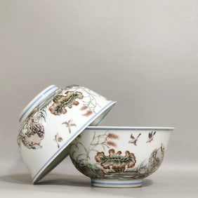 A Pair of Exquisite Biscuit Flower and Bird Pattern Bowl
