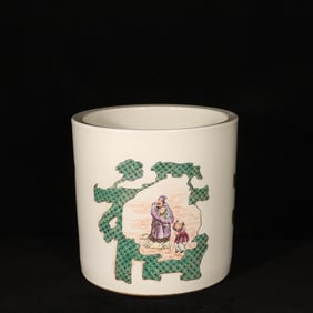 An Exquisite Famille-Rose Figure Pattern Brush Pot