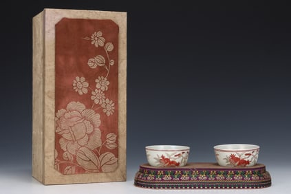 A Pair of Exquisite Red Green Color Pomegranate and Bird Pattern Cups