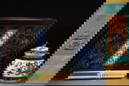 A Huge Blue and White Seawater,Auspicious Cloud and Dragon Pattern Cover Jar,With Vertical Scroll