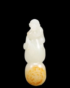 An Exquisite White Jade Monkey Pattern Gourd-Shaped Ornament