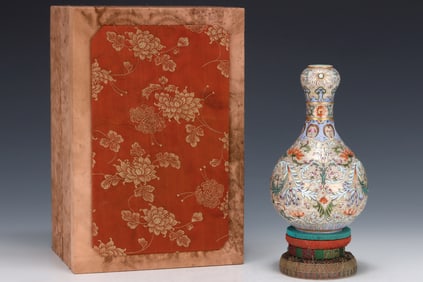 An Exquisite Famille-Rose Painted Gold Lotus Pattern Vase