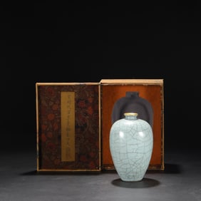 An Exquisite Guan yao Celadon Glazed Cover with Gold Vase