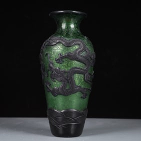 An Exquisite Glass Dragon Pattern Vase