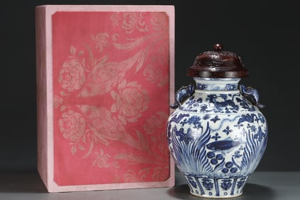 A Huge Blue and White Fish and Algae Pattern Double-Ears Cover Jar