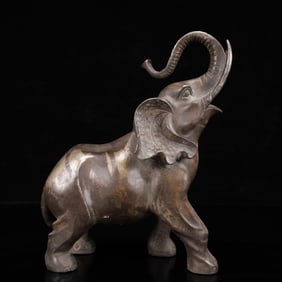An Exquisite Silver Elephant Ornament