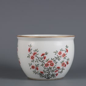 An Exquisite Famille-Rose Painted Gold Flower Pattern Vat