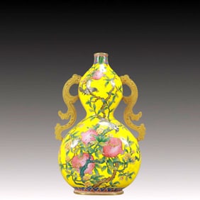 An Exquisite Painted Enamel Pomegranate Pattern Double-Ears Gourd-Shaped Vase