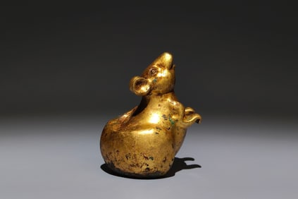 An Exquisite Gilt Bronze Mouse Ornament