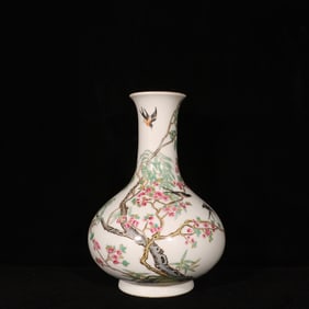 An Exquisite Enamel Painted Gold Flower and Bird Pattern Vase,With Poem
