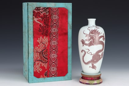 An Exquisite Blue and White Underglaze-Red Dragon Pattern Vase
