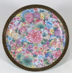 An Exquisite Famille-Rose Painted Gold Flower Pattern Plate