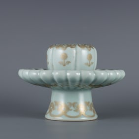 An Exquisite Celadon Glazed Painted Gold Flower Pattern Saucer,With Tray