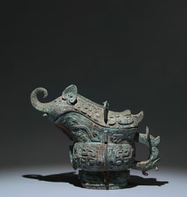 An Archaic Bronze Beast-Face Pattern Auspicious Beast-Shaped Food Vessel