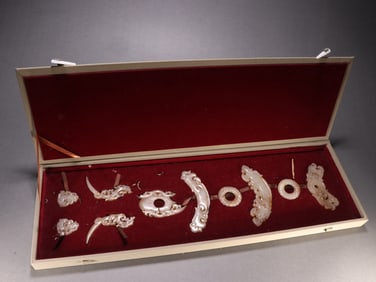 A Set of Fine Gaogu Jade Dragon Pattern Pendant