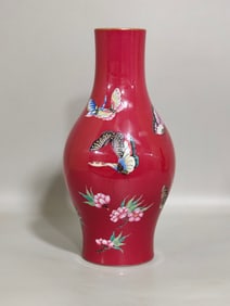 An Exquisite Red Glazed Famille-Rose Painted Gold Flower and Butterfly Pattern Vase