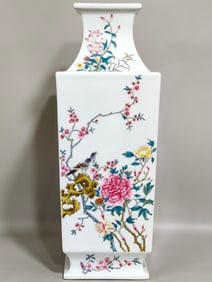 A Rare Famille-Rose Flower and Bird Pattern Vase