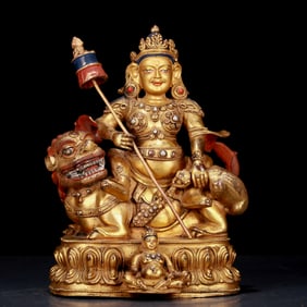 An exquisite gilt bronze statue of the Heavenly King