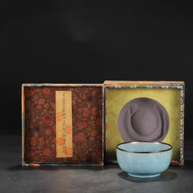 An Exquisite Ru yao Sky Blue Glazed Cover with Silver Bowl,With an Imperial Poem by Emperor Qianlong