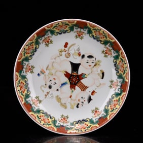 An Exquisite Enamel Lotus and Figure Pattern Plate