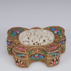 An Exquisite Filigree and Gilding Inlaid White Jade Butterfly Box,Inlaid Gems