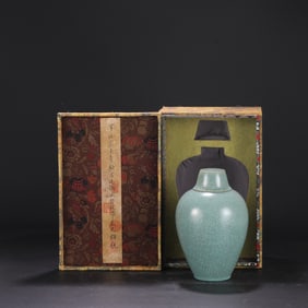 A Exquisite Ru yao Sky Blue Glazed ice Crackle Pattern Vase, with an Imperial Poem by Emperor