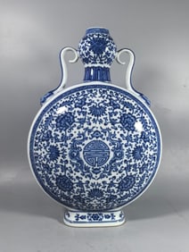 A Exquisite Blue and White Lotus Pattern Vase