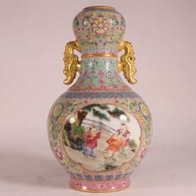 A Exquisite Famille-Rose Painted Gold Figures Pattern Double-Ears Vase
