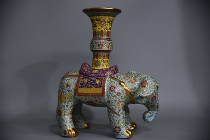 A Exquisite Doucai Xiangxing Vase