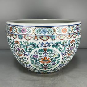 A Exquisite Doucai Lotus Pattern Vat